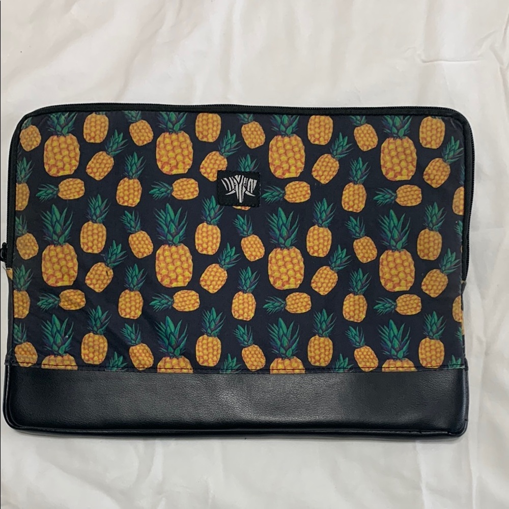 Pineapple Print Black Laptop Sleeve